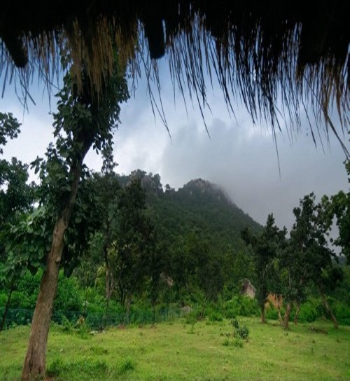 mathaburu-paharh-is-part-of-ajodhya-hill-of-purulia-west-bengal-india-the-beautiful-rocks-are-rain-soaked-with-blue-monsoon-sky-in-the-backgroun-2GGXG1A-transformed-1